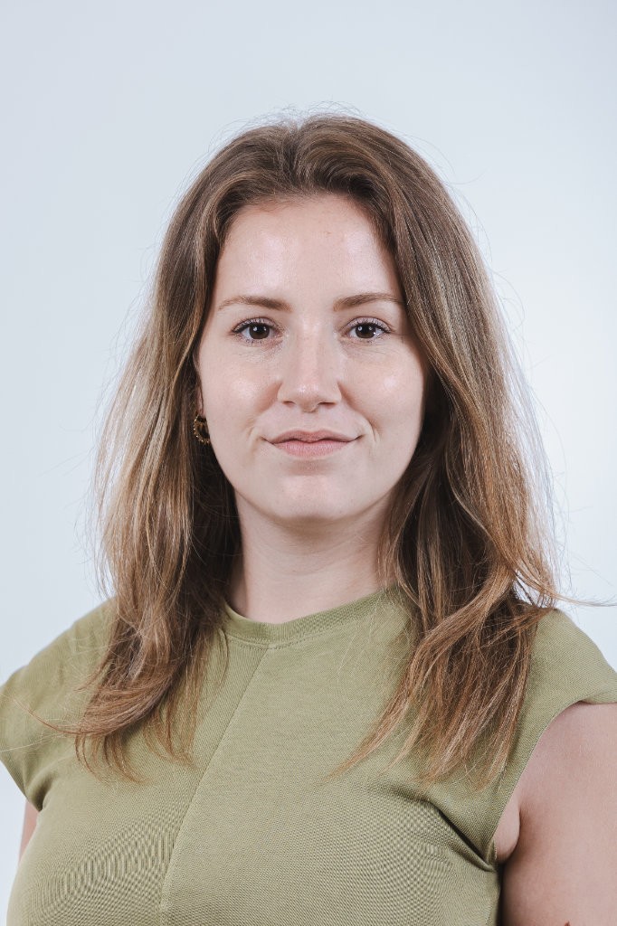 Portrait: Jil  Henkes